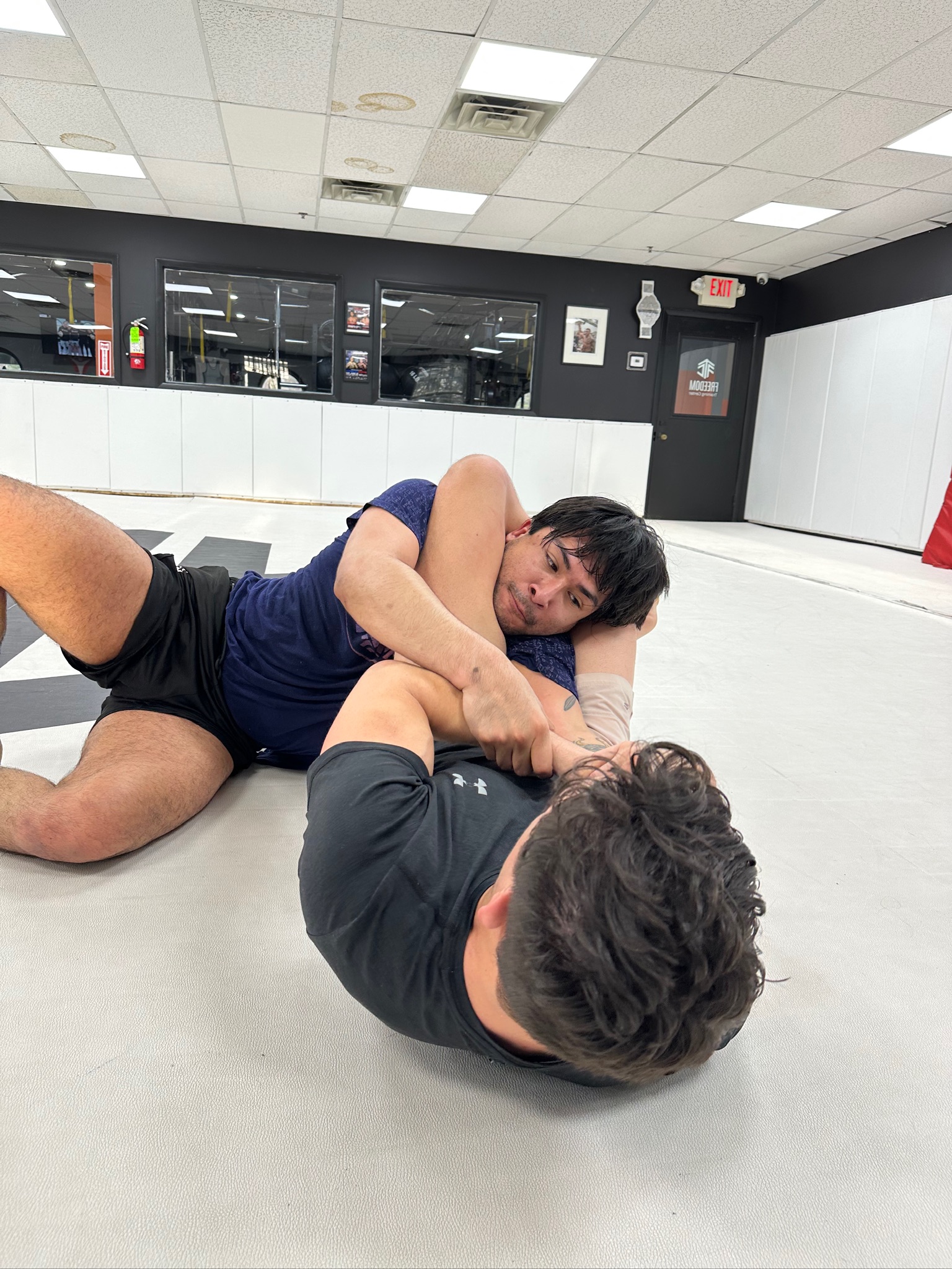 No-Gi BJJ ground game — member working a guard pass